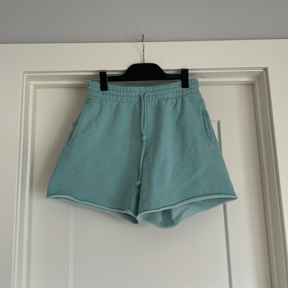 TNA sweat shorts 6 in
